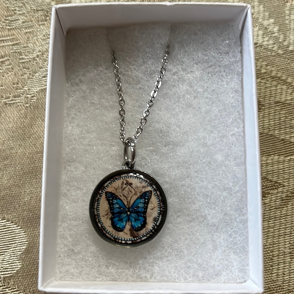 New Spirit Lala blue butterfly pendant - Picture 4 of 4